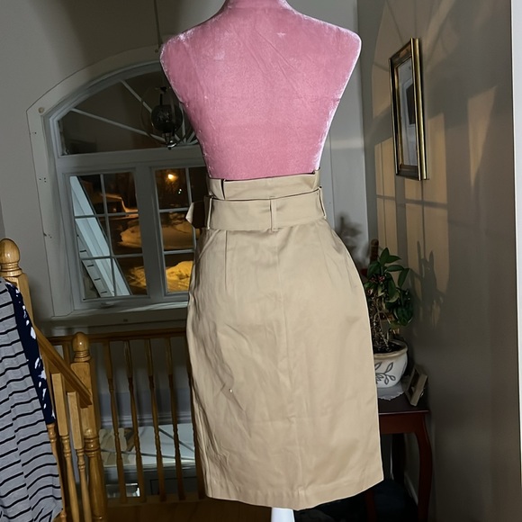 H&M tan high waisted midi skirt with slit in front of and belt - Picture 3 of 3